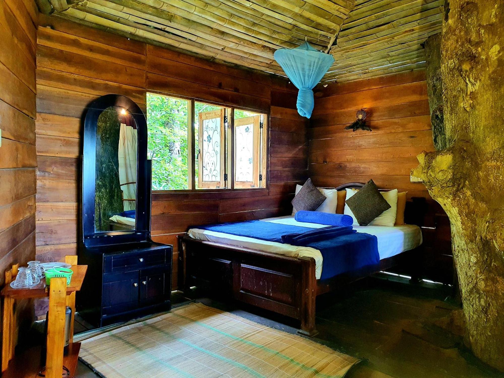 Bed and Breakfast The Winsome & Tree House Элла Экстерьер фото