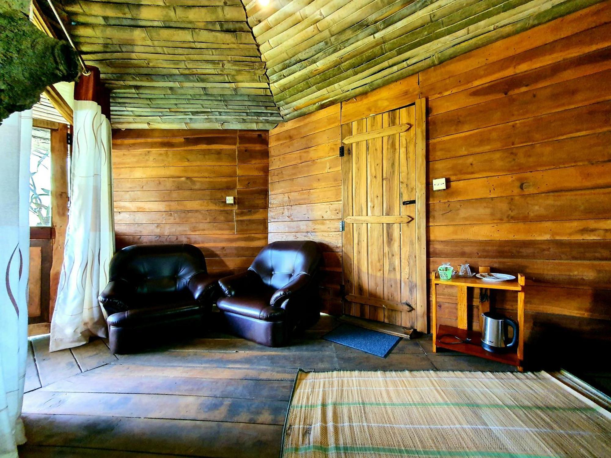 Bed and Breakfast The Winsome & Tree House Элла Экстерьер фото