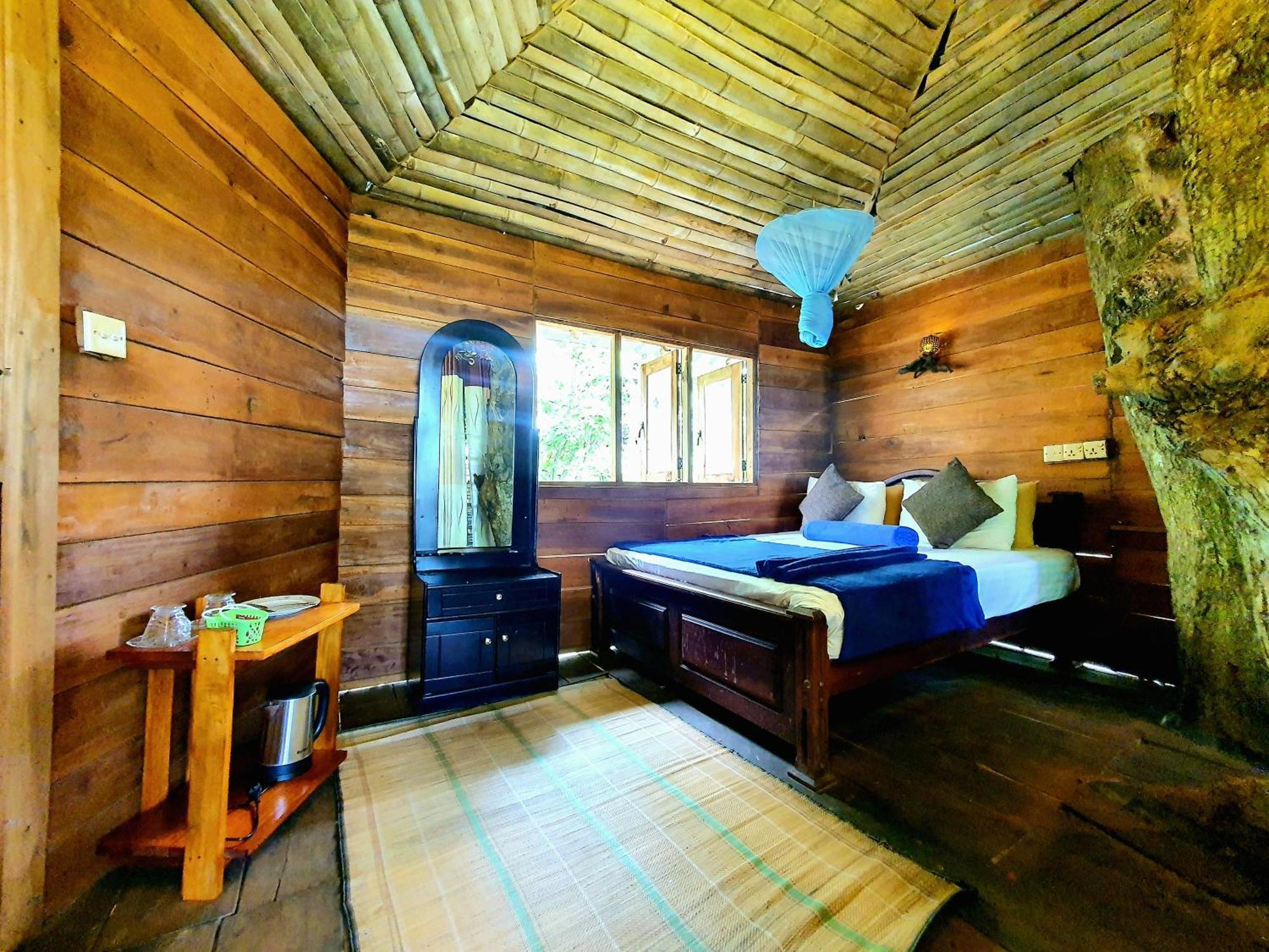 Bed and Breakfast The Winsome & Tree House Элла Экстерьер фото