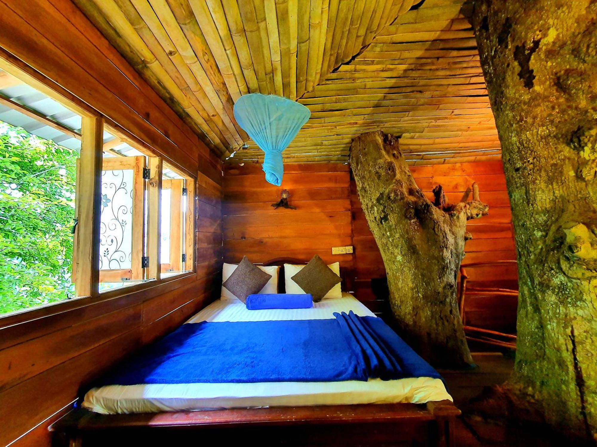 Bed and Breakfast The Winsome & Tree House Элла Экстерьер фото