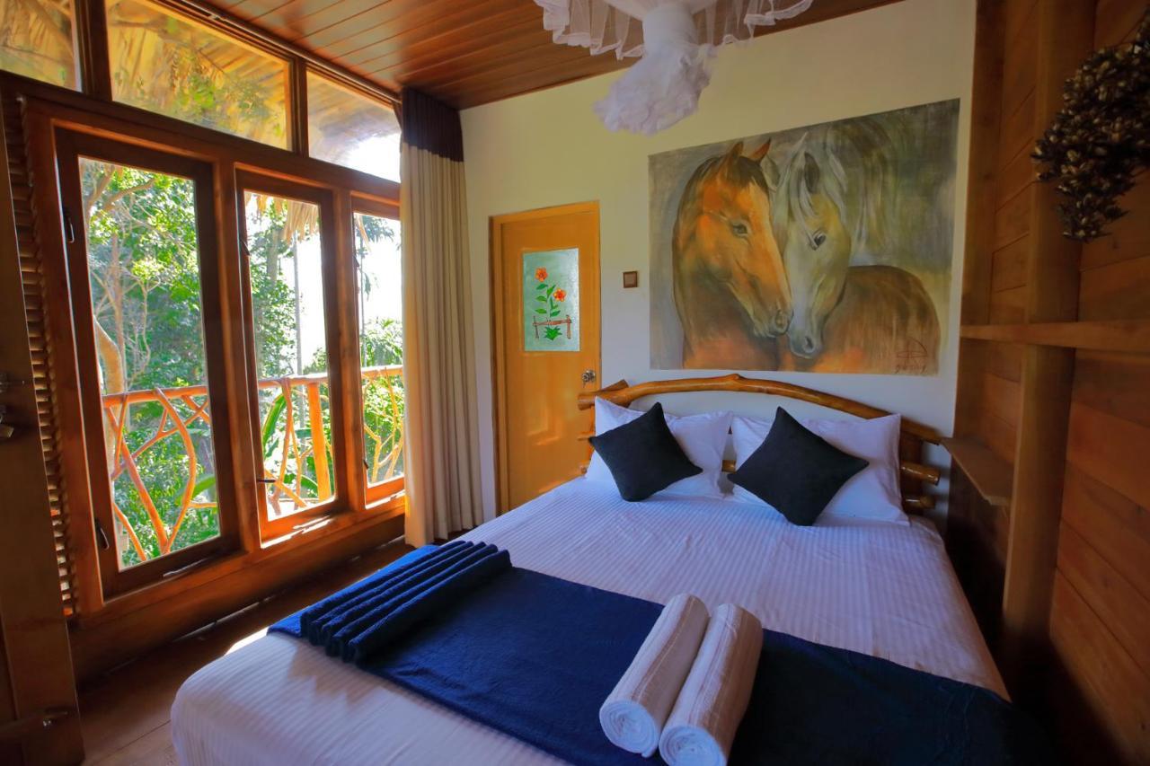 Bed and Breakfast The Winsome & Tree House Элла Экстерьер фото