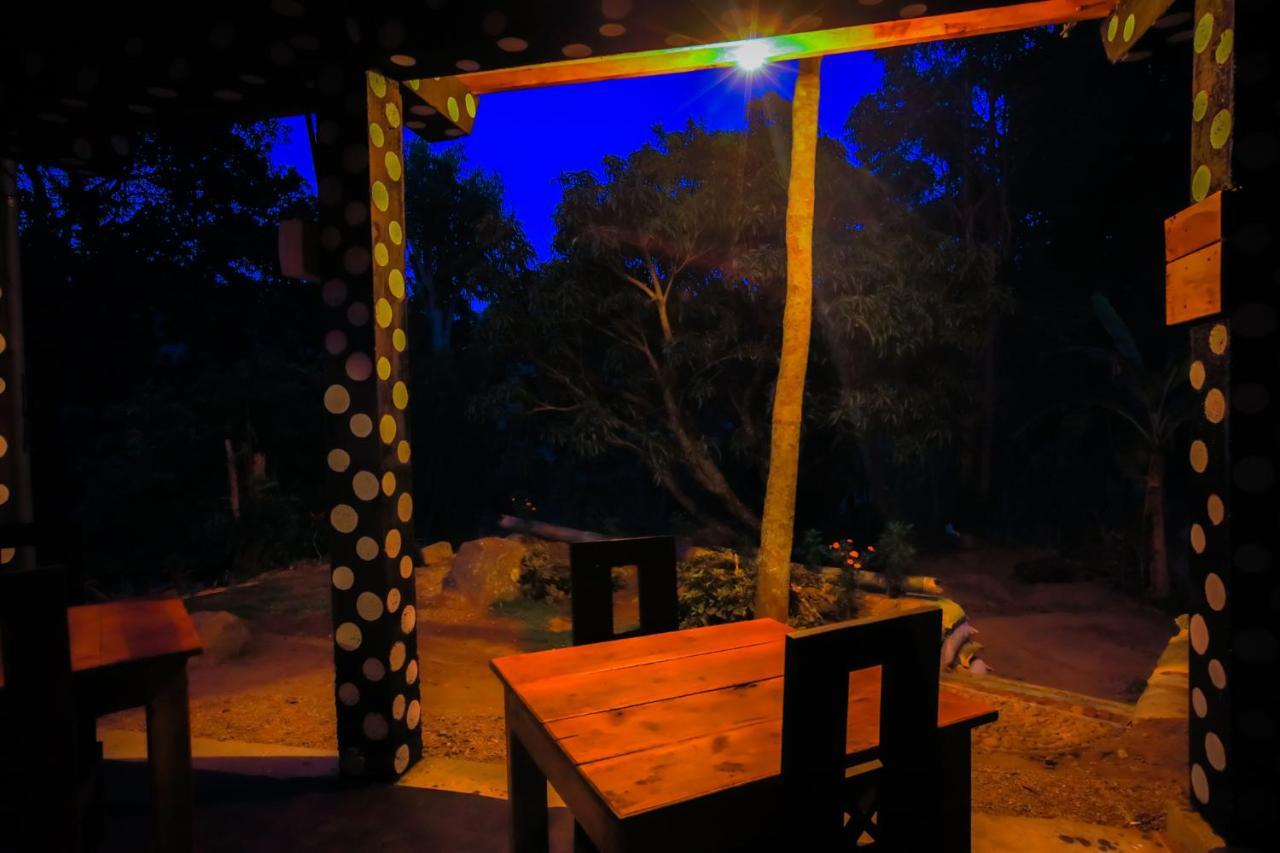 Bed and Breakfast The Winsome & Tree House Элла Экстерьер фото